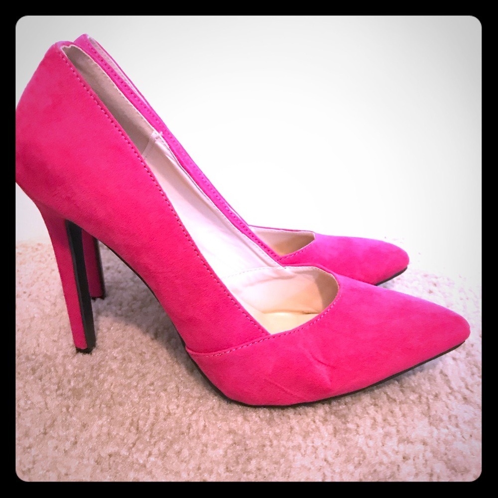 Hot pink pumps! 💕💕